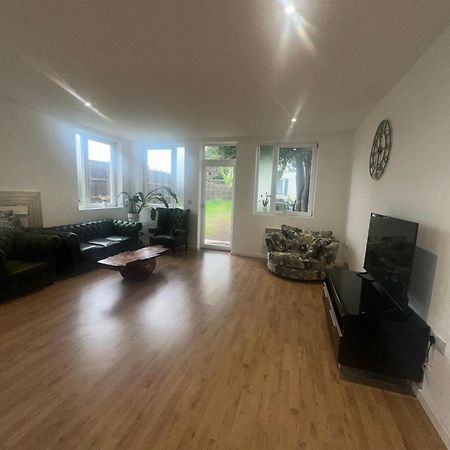 North London A Spacious 7 Bedroom House Accommodating Up To 18 People Complete With Own Gym And Table Tennis Londres Exterior foto