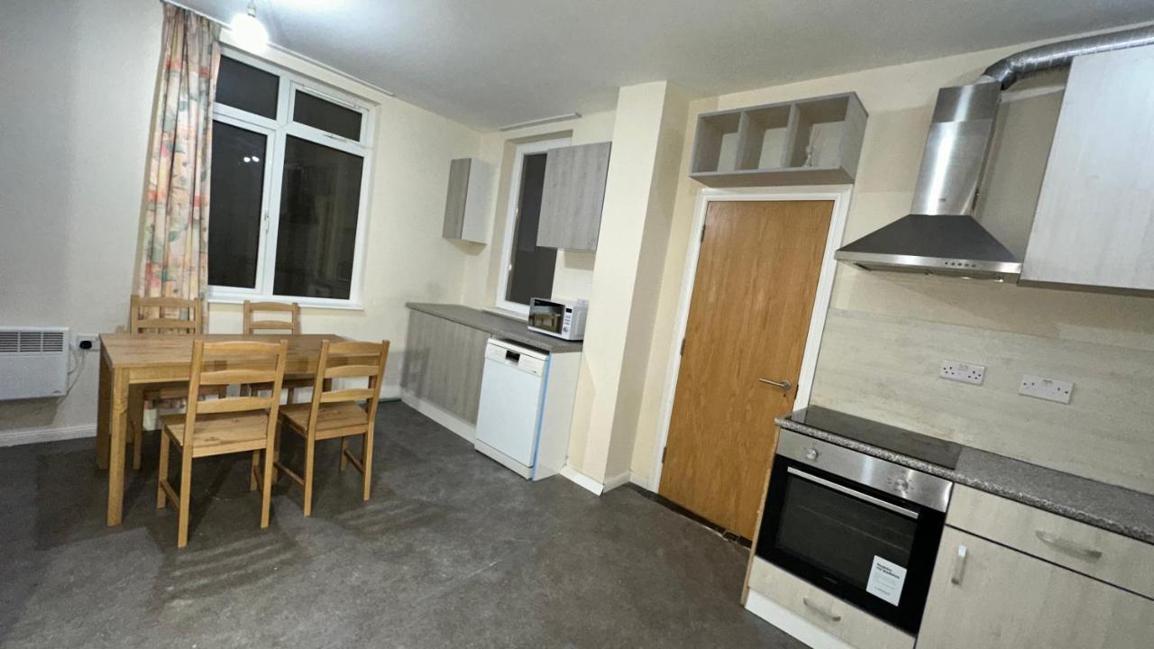 North London A Spacious 7 Bedroom House Accommodating Up To 18 People Complete With Own Gym And Table Tennis Londres Exterior foto