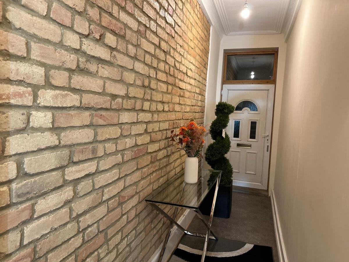 North London A Spacious 7 Bedroom House Accommodating Up To 18 People Complete With Own Gym And Table Tennis Londres Exterior foto