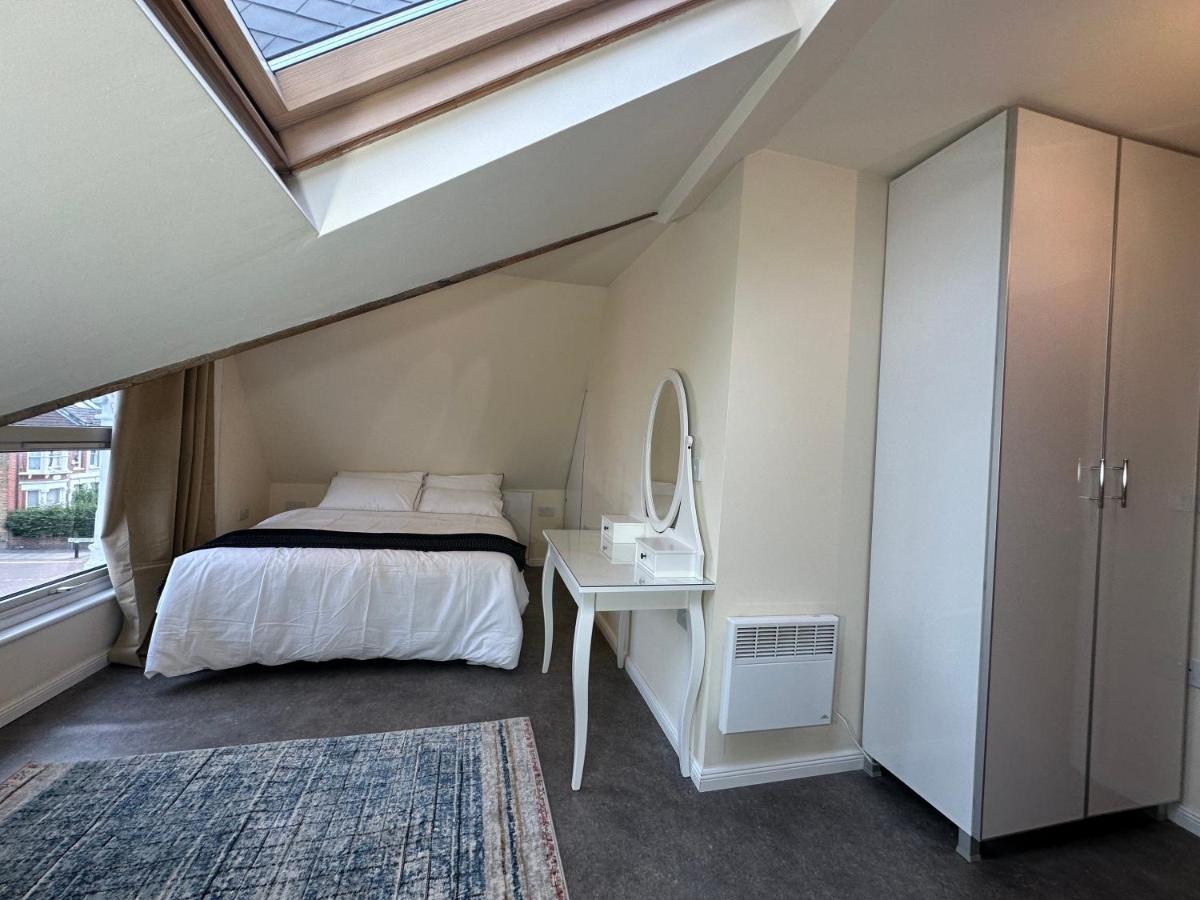 North London A Spacious 7 Bedroom House Accommodating Up To 18 People Complete With Own Gym And Table Tennis Londres Exterior foto