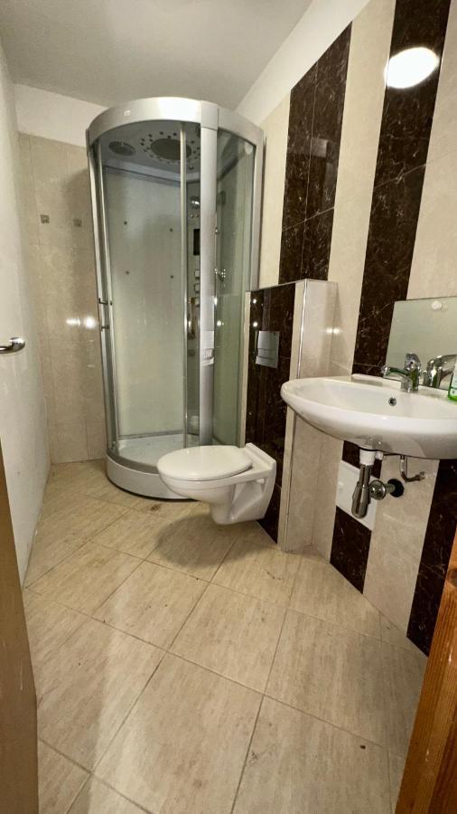 North London A Spacious 7 Bedroom House Accommodating Up To 18 People Complete With Own Gym And Table Tennis Londres Exterior foto