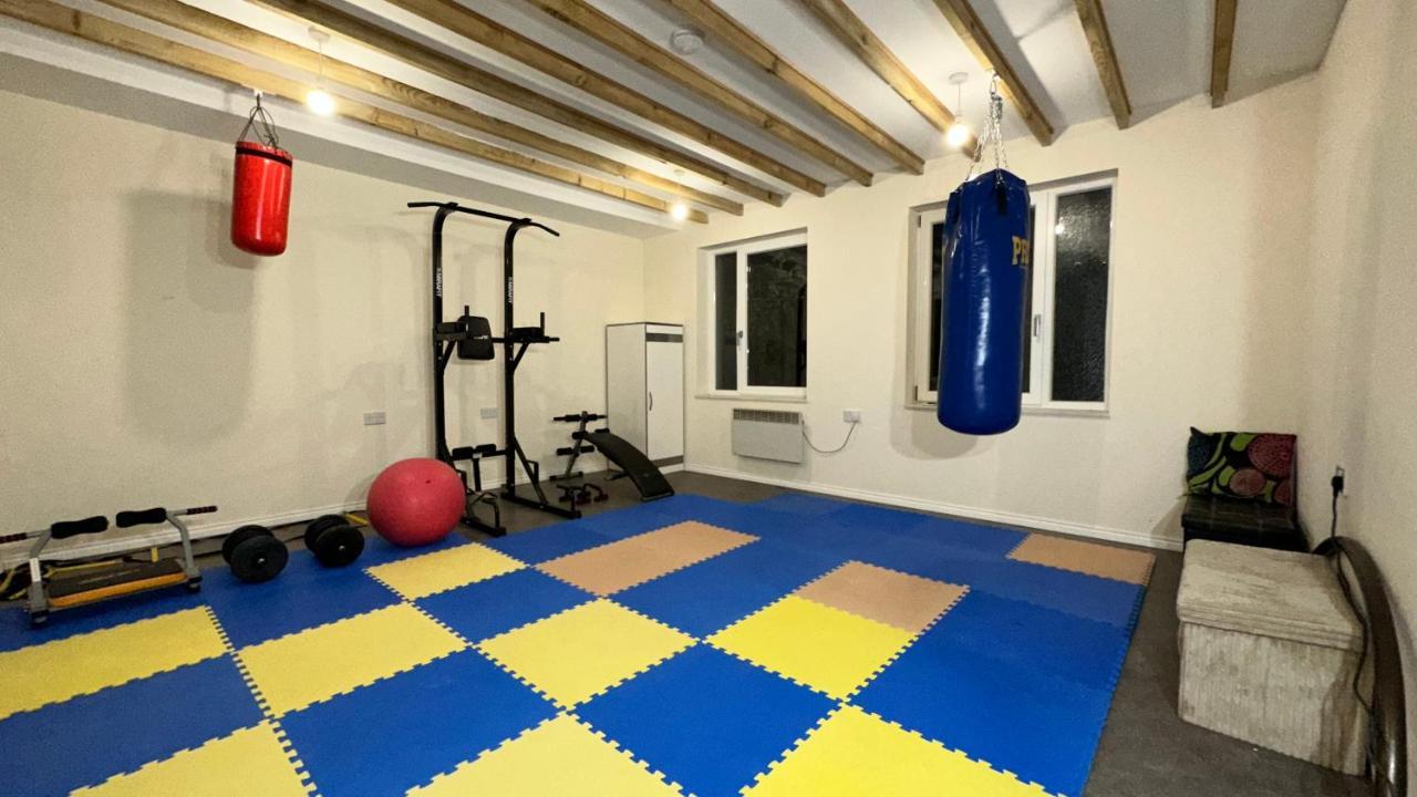 North London A Spacious 7 Bedroom House Accommodating Up To 18 People Complete With Own Gym And Table Tennis Londres Exterior foto