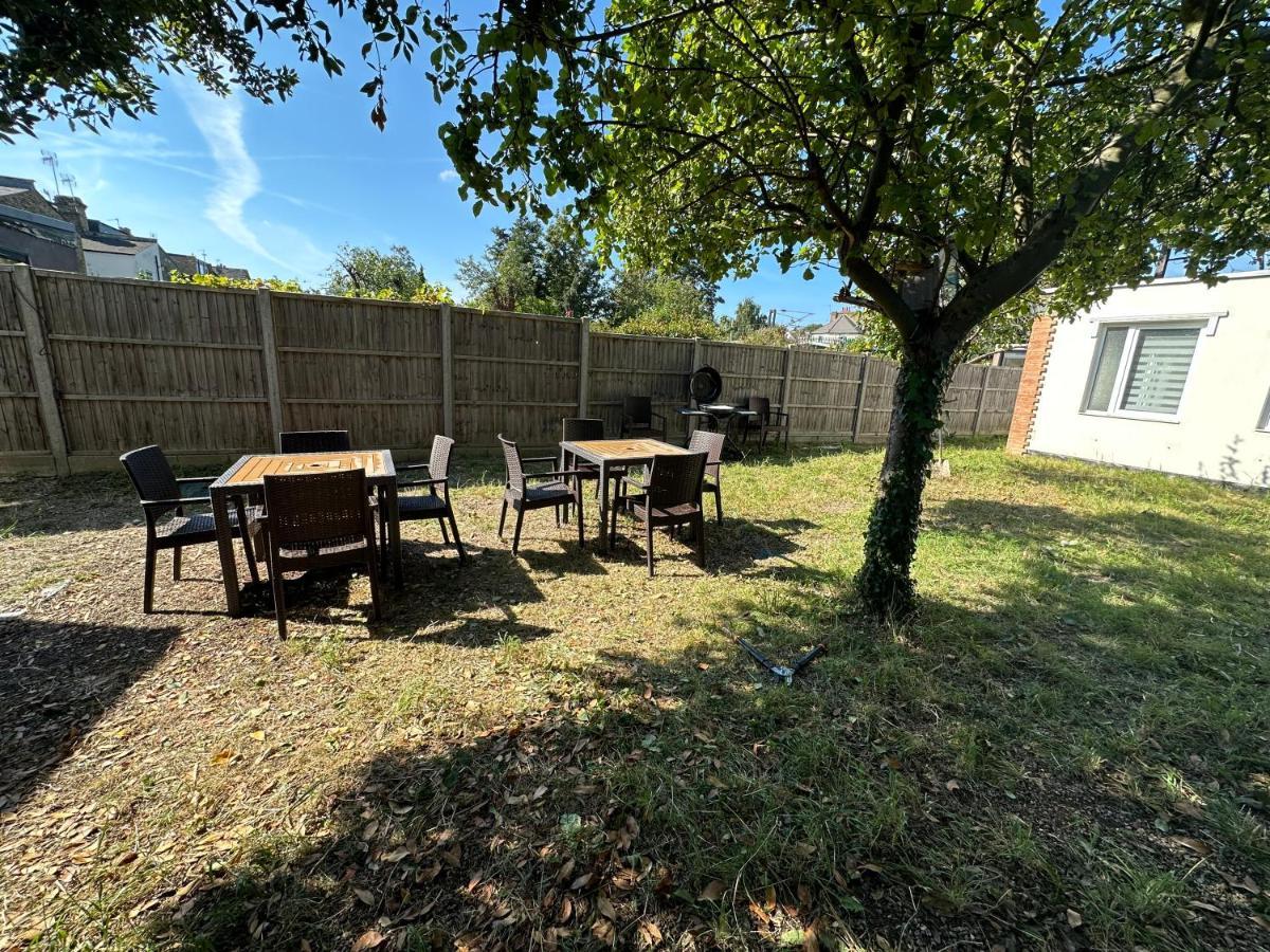North London A Spacious 7 Bedroom House Accommodating Up To 18 People Complete With Own Gym And Table Tennis Londres Exterior foto