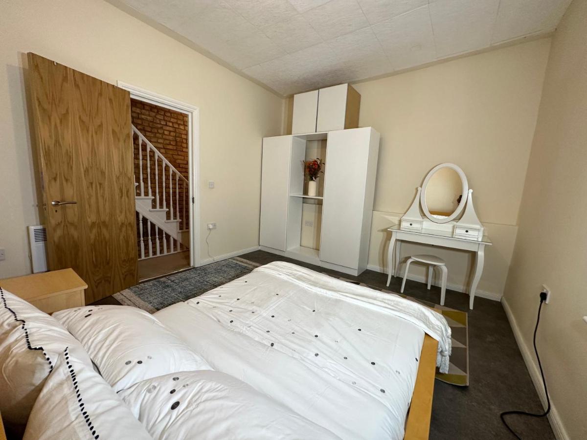 North London A Spacious 7 Bedroom House Accommodating Up To 18 People Complete With Own Gym And Table Tennis Londres Exterior foto