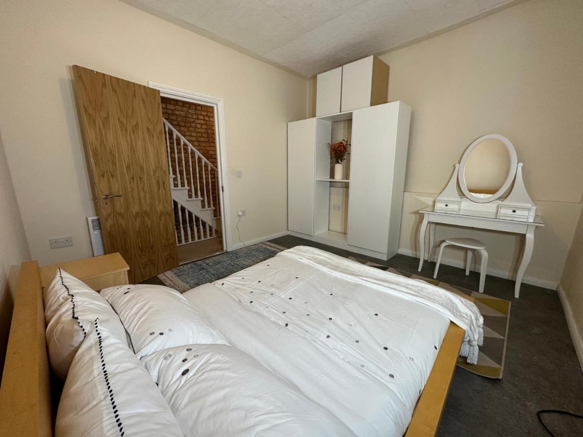 North London A Spacious 7 Bedroom House Accommodating Up To 18 People Complete With Own Gym And Table Tennis Londres Exterior foto