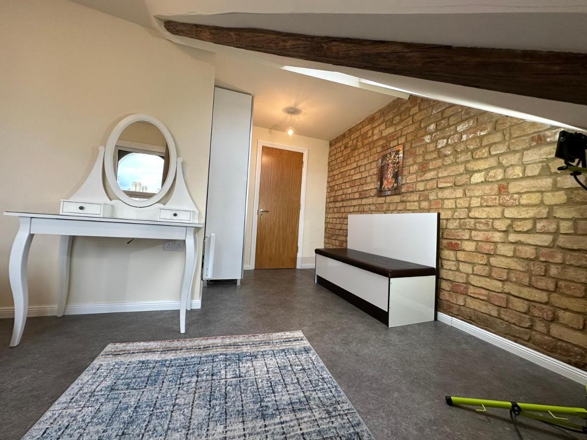 North London A Spacious 7 Bedroom House Accommodating Up To 18 People Complete With Own Gym And Table Tennis Londres Exterior foto