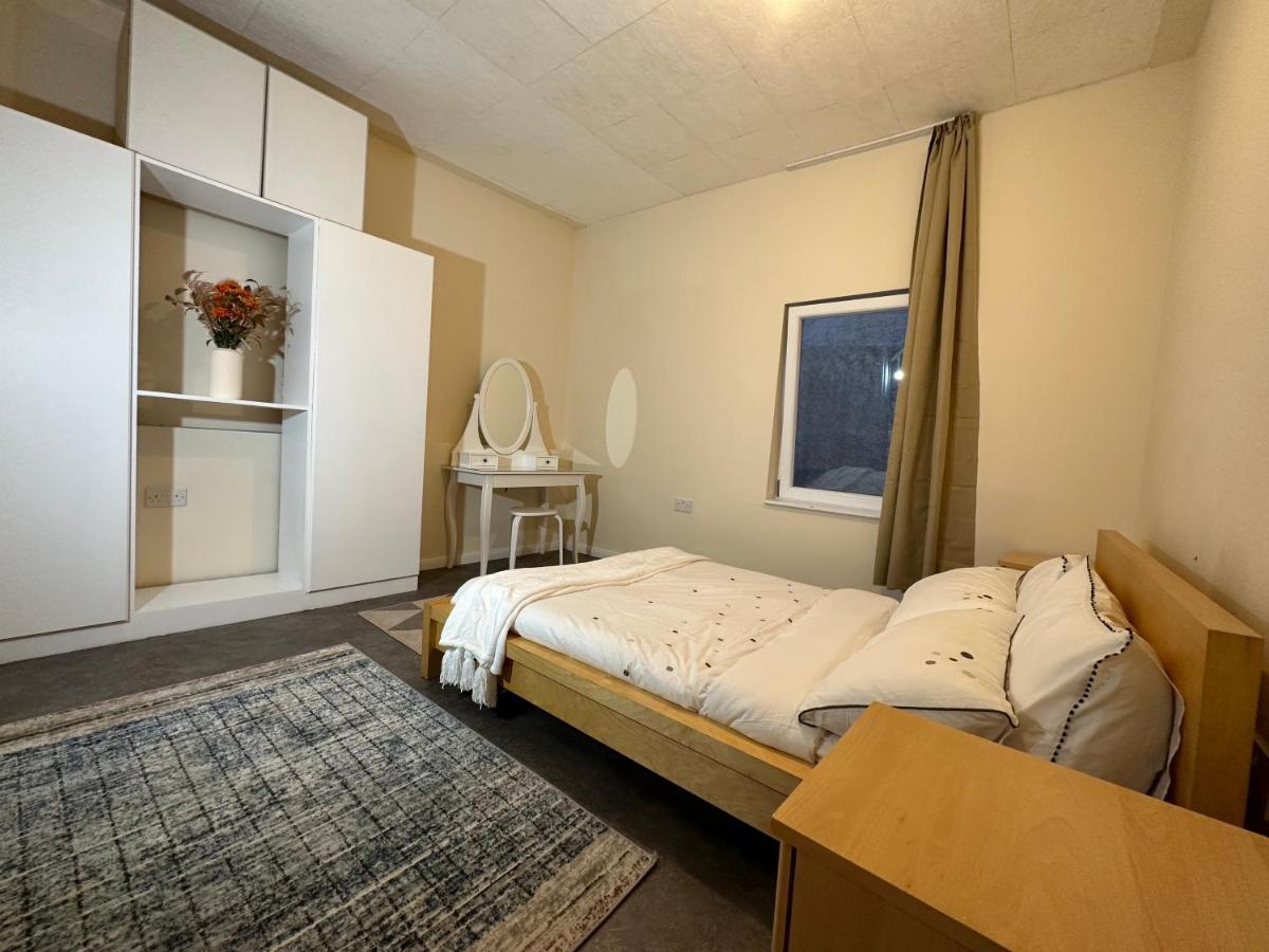 North London A Spacious 7 Bedroom House Accommodating Up To 18 People Complete With Own Gym And Table Tennis Londres Exterior foto