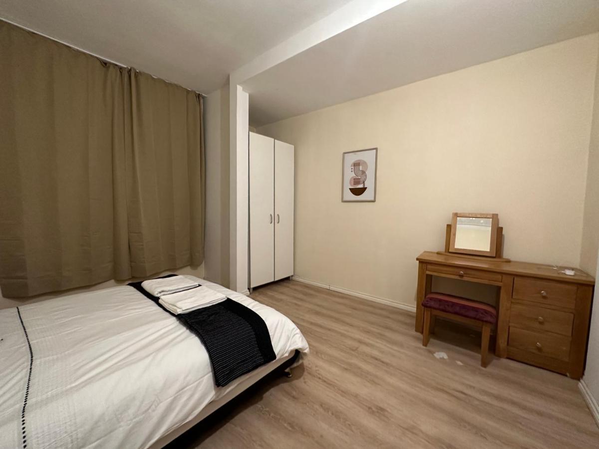 North London A Spacious 7 Bedroom House Accommodating Up To 18 People Complete With Own Gym And Table Tennis Londres Exterior foto