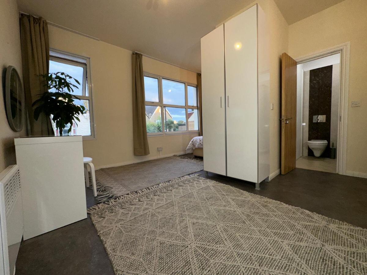 North London A Spacious 7 Bedroom House Accommodating Up To 18 People Complete With Own Gym And Table Tennis Londres Exterior foto