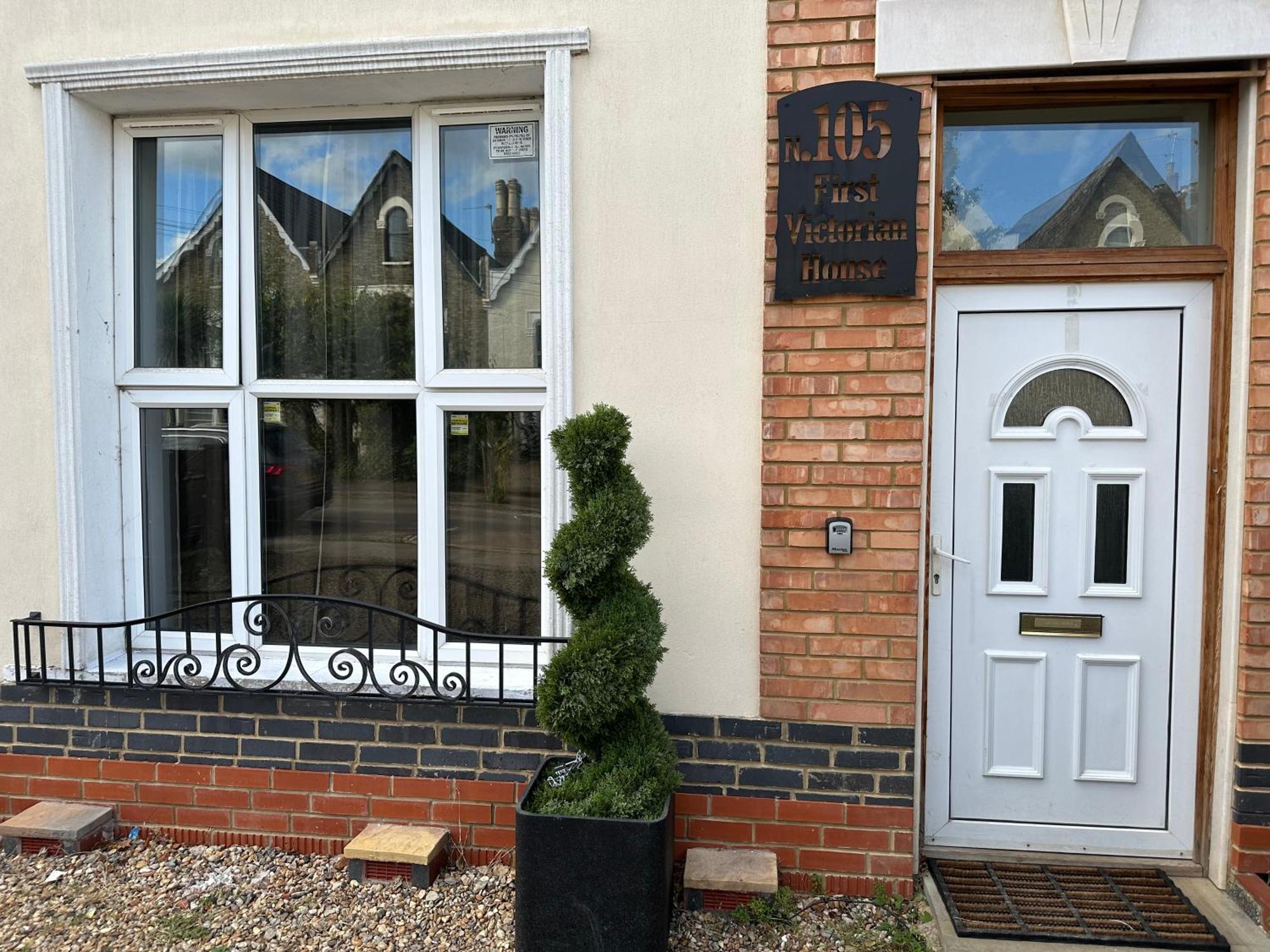 North London A Spacious 7 Bedroom House Accommodating Up To 18 People Complete With Own Gym And Table Tennis Londres Exterior foto